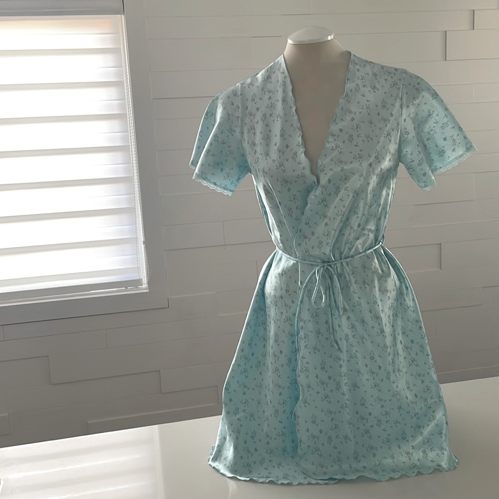 S (8-10) Vintage Jessica Just Because Sears Light Blue Floral Robe